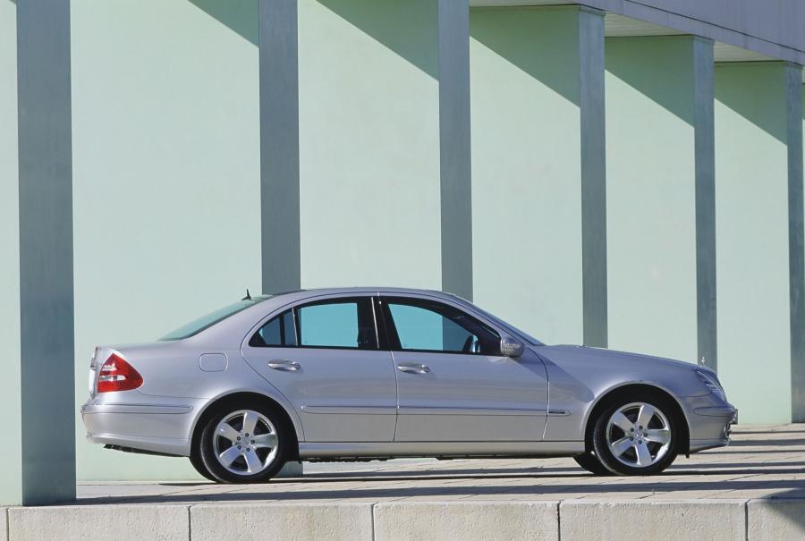  Mercedes-Benz E-Class 2002 года  (фото 382 из 448)